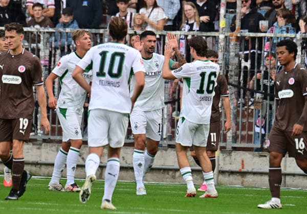 October 3, 2026, German Soccer, Men, Bundesliga, Friendly Match, 2026–2027 Season, Hamburg, FC St. Pauli vs. Borussia Mönchengladbach: Tim Kleindienst (BMG Gladbach, No. 11) scores the 1–0 goal for Gladbach and celebrates with the team. DFB and DFL regulations prohibit any use of photographs as image sequences and or quasi-video. Hamburg Millerntorstadion, Hamburg, Germany Copyright: xnordphotoxGmbH xWitkex