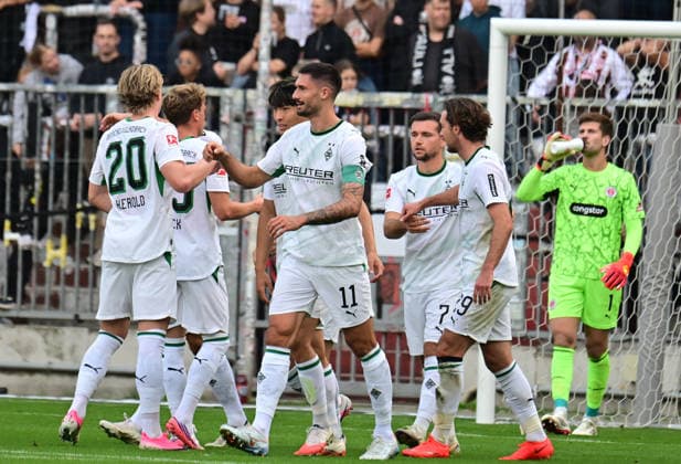 October 3, 2026, German Soccer, Men s, Bundesliga, Friendly Match, 2026–2027 Season, Hamburg, FC St. Pauli vs. Borussia Mönchengladbach: Tim Kleindienst (BMG Gladbach 11) scores the 1–0 goal for Gladbach and celebrates with the team. DFB and DFL regulations prohibit any use of photographs as image sequences and or quasi-video. Hamburg Millerntorstadion, Hamburg, Germany Copyright: xnordphotoxGmbH xWitkex