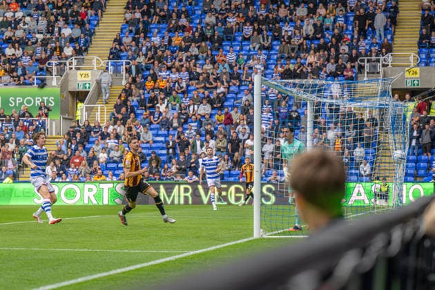 Reading v Bradford City, EFL Sky Bet League 1 Goal! Jake Beesley of Bradford City scores during the EFL Sky Bet League 1 match between Reading and Bradford City at the Select Car Leasing Stadium, Reading, UK on 3 October 2026. Reading Select Car Leasing Stadium Berkshire UK Editorial use only DataCo restrictions apply See www.football-dataco.com , Copyright: xStevexBaileyx PSI-24965-0040