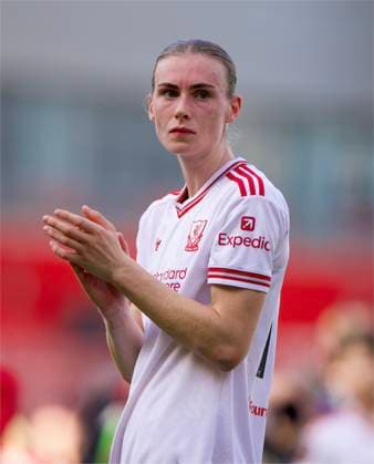 RECORD DATE NOT STATED Football - FA Women s Super League - Manchester United, ManU FC Women v Liverpool FC Women LEIGH, ENGLAND - Saturday, October 3, 2026: Liverpool FC Women s Jenna Clark applauds the supporters after the FA Women™s Super League match between Manchester United FC Women and Liverpool FC Women at Leigh Sports Village. (Photo by David Rawcliffe Propaganda) LEIGH Leigh Sports Village MANCHESTER ENGLAND Copyright: xDavidxRawcliffex 2026-10-03-Man_Utd_Women_v_Liverpool_Women-048