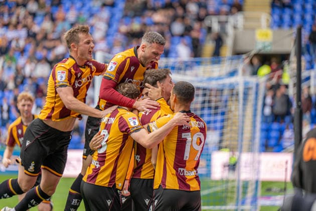 Reading v Bradford City, EFL Sky Bet League 1 Goal! Jake Beesley of Bradford City celebrates as he scores during the EFL Sky Bet League 1 match between Reading and Bradford City at the Select Car Leasing Stadium, Reading, UK on 3 October 2026. Reading Select Car Leasing Stadium Berkshire UK Editorial use only DataCo restrictions apply See www.football-dataco.com , Copyright: xStevexBaileyx PSI-24965-0044