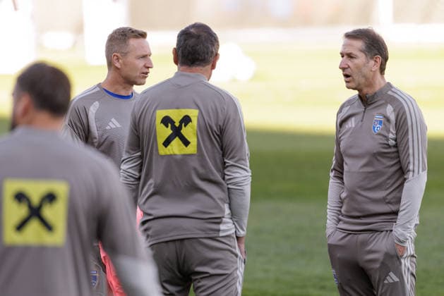SOCCER - NL, KOS vs AUT PRISTINA,KOSOVO,03.OCT.26 - SOCCER - UEFA Nations League, OEFB international match, Länderspiel, Nationalmannschaft Kosovo vs Austria, preview, training team KOS. Image shows assistant coach Robert Ibertsberger and head coach Franco Foda (KOS). GEPAxpictures xArminxRauthner