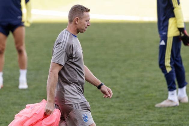 SOCCER - NL, KOS vs AUT PRISTINA,KOSOVO,03.OCT.26 - SOCCER - UEFA Nations League, OEFB international match, Länderspiel, Nationalmannschaft Kosovo vs Austria, preview, training team KOS. Image shows assistant coach Robert Ibertsberger (KOS). GEPAxpictures xArminxRauthner