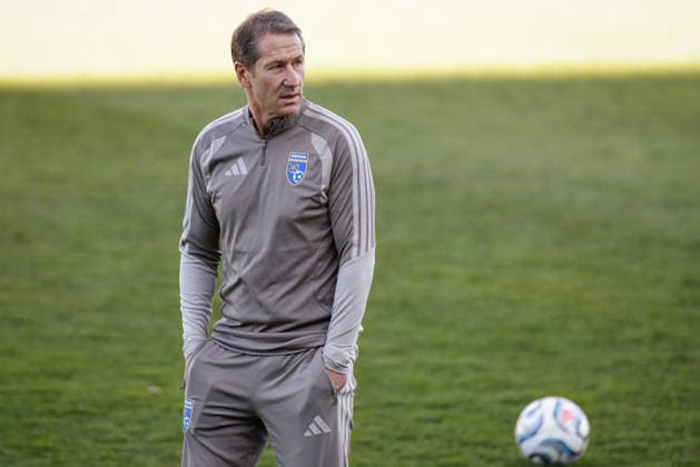 SOCCER - NL, KOS vs AUT PRISTINA,KOSOVO,03.OCT.26 - SOCCER - UEFA Nations League, OEFB international match, Länderspiel, Nationalmannschaft Kosovo vs Austria, preview, training team KOS. Image shows head coach Franco Foda (KOS). GEPAxpictures xArminxRauthner