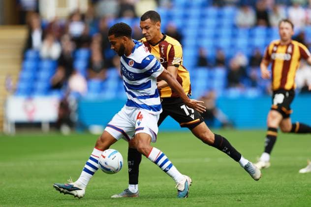 Andy Rinomhota of Reading and Kayden Jackson of Bradford City. Reading v Bradford City, EFL Sky Bet League One, Football, Select Car Leasing Stadium, Reading, UK - 03 Oct 2026Reading Select Car Leasing Stadium United Kingdom EDITORIAL USE ONLY No use with unauthorised audio, video, data, fixture lists, club league logos or live services. Online in-match use limited to 120 images, no video emulation. No use in betting, games or single club league player publications. Copyright: xJamesxMarsh Shutterstockx 17183697ba