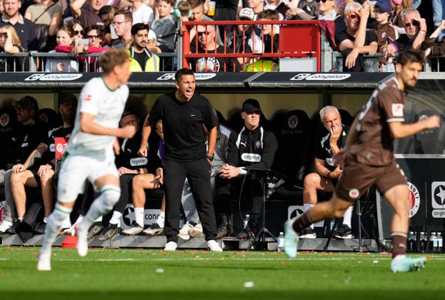 Marcel Rapp (FC St. Pauli, Cheftrainer) reagiert. GER, FC St. Pauli vs Borussia Mönchengladbach, Freundschaftsspiel, Saison 2026 27, Millerntor-Stadion, Hamburg, 03.10.2026 DFL REGULATIONS PROHIBIT ANY USE OF PHOTOGRAPHS AS IMAGE SEQUENCES AND OR QUASI-VIDEO Foto: HMB Media Scott W. Coleman Hamburg Millerntor-Stadion Hamburg GER Copyright: xScottxW.xColemanx