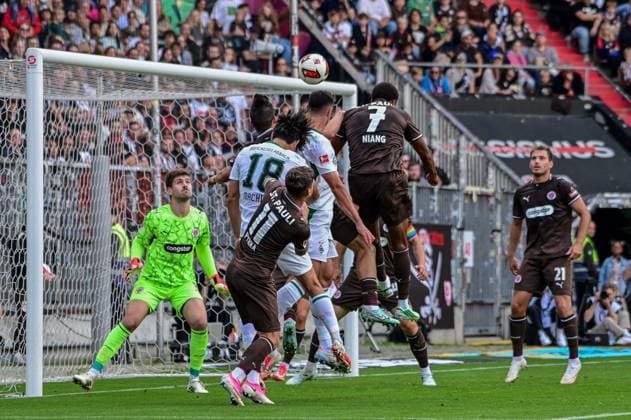 0-1 by 11 Tim Kleindienst Gladbach Ben Voll Youssoupha Niang Pauli Germany, Hamburg Millerntor Stadium, soccer, Bundesliga 1 and 2, FC St. Pauli, Borussia Mönchengladbach
