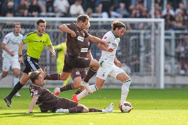 October 3, 2026, xydrx, Men s, Soccer, Friendly Match, FC St. Pauli vs. Borussia Mönchengladbach, 2026–2027 Season, Millerntor Stadium: David Nemeth (FC St. Pauli), No. 4, and Lars Ritzka (FC St. Pauli), No. 21, in a tackle against Joe Scally (Borussia Mönchengladbach), No. 29. DFB regulations prohibit any use of photographs as image sequences and or quasi-video. Copyright: HMBxMedia YannisxDreimann