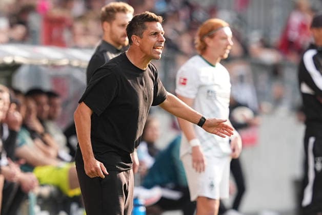 October 3, 2026, xydrx, Men s, Soccer, Friendly Match, FC St. Pauli vs. Borussia Mönchengladbach, 2026–2027 Season, Millerntor Stadium, Marcel Rapp, head coach of FC St. Pauli, gesturing. DFB regulations prohibit any use of photographs as image sequences and or quasi-video. Copyright: HMBxMedia YannisxDreimann