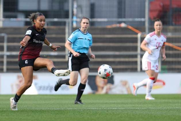 Amira Arfaoui of SC Freiburg in action, on the ball, making a solo run during the Women s Bundesliga match between 1 FC Cologne and SC Freiburg, Franz Kremer Stadium on October 3, 2026, in Cologne, Germany. Photo by Oliver Kaelke, DeFodi Images. Amira Arfaoui of SC Freiburg controls the ball during the Bundesliga match between 1 FC Cologne and SC Freiburg at Franz Kremer Stadium on October 3, 2026 in Cologne, Germany. Photo by Oliver Kaelke, DeFodi Images. DFB and DFL regulations prohibit any use of photographs as image sequences and or quasi-video. Photo by Oliver Kaelke, DeFodi Images.
