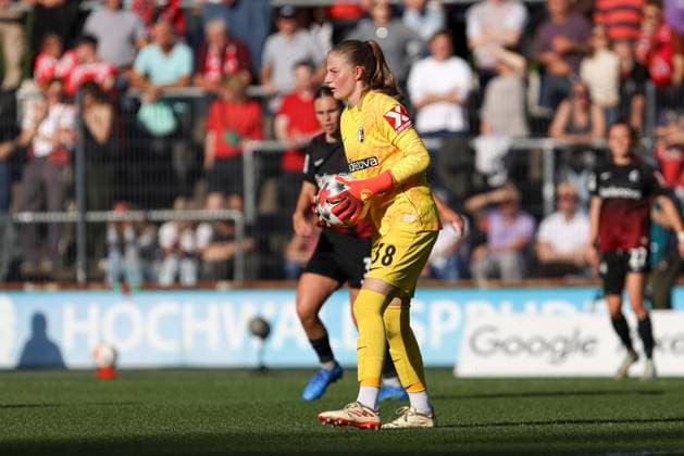 SC Freiburg goalkeeper Anna Reimann looks on during the Women s Bundesliga match between 1 FC Cologne and SC Freiburg, Franz Kremer Stadium on October 3, 2026, in Cologne, Germany. Photo by Oliver Kaelke, DeFodi Images. Goalkeeper Anna Reimann of SC Freiburg looks on during the Bundesliga match between 1 FC Cologne and SC Freiburg at Franz Kremer Stadium on October 3, 2026 in Cologne, Germany. Photo by Oliver Kaelke, DeFodi Images. DFB and DFL regulations prohibit any use of photographs as image sequences and or quasi-video. Photo by Oliver Kaelke, DeFodi Images.