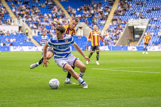 Reading v Bradford City, EFL Sky Bet League 1 Haydon Roberts of Reading FC during the EFL Sky Bet League 1 match between Reading and Bradford City at the Select Car Leasing Stadium, Reading, UK on 3 October 2026. Reading Select Car Leasing Stadium Berkshire UK Editorial use only DataCo restrictions apply See www.football-dataco.com , Copyright: xStevexBaileyx PSI-24965-0062