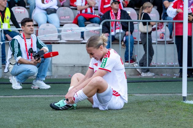 Germany Google Pixel Women s Bundesliga 2026–2027, Matchday 6, 1 FC Köln vs. SC Freiburg, Saturday, October 3, 2026, Franz Kremer Stadium, Cologne, Westphalia; Sophie Nachtigall (1 FC Köln), 30, injured, on the ground, on the field at the Franz Kremer Stadium, Cologne, Germany Copyright: xOrhanxHabashx