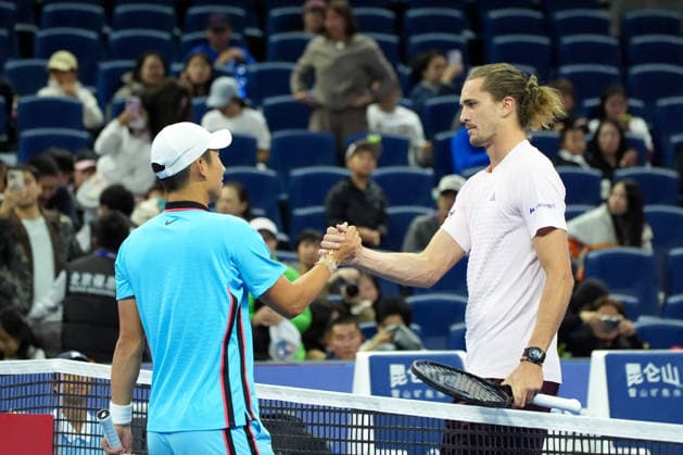 (261003) -- BEIJING, Oct. 3, 2026 -- Shang Juncheng (L) of China greets Alexander Zverev of Germany after their men s singles second round match at 2026 China Open tennis tournament in Beijing, China, Oct. 3, 2026. ) (SP)CHINA-BEIJING-TENNIS-CHINA OPEN-MEN S SINGLES(CN) XiexHan 