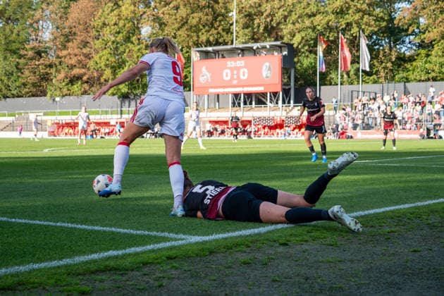 Germany Google Pixel Women s Bundesliga 2026–2027, Matchday 6, 1. FC Köln vs. SC Freiburg, Saturday, October 3, 2026, Franz Kremer Stadium, Cologne, Westfalen, Pauline Bremer, 1 FC Köln, 9: Tackle, game scene, duel, tackle, tackling, dynamic, action, play against Julia Stierli, SC Freiburg, 5: Cologne, Franz Kremer Stadium, Cologne, Germany Copyright: xOrhanxHabashx