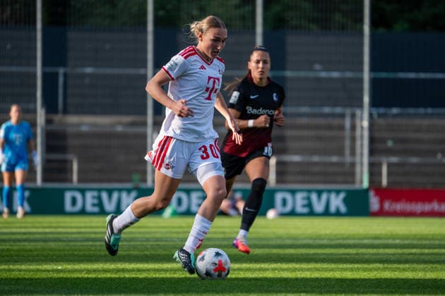 Germany Google Pixel Women s Bundesliga 2026–2027, Matchday 6, 1 FC Köln vs. SC Freiburg, Saturday, October 3, 2026, Franz Kremer Stadium, Cologne, Westphalia; Sophie Nachtigall of 1 FC Köln (No. 30) in action; Selina Vobian of SC Freiburg (No. 10) also on the ball; photo taken at the Franz Kremer Stadium in Cologne, Germany Copyright: xOrhanxHabashx