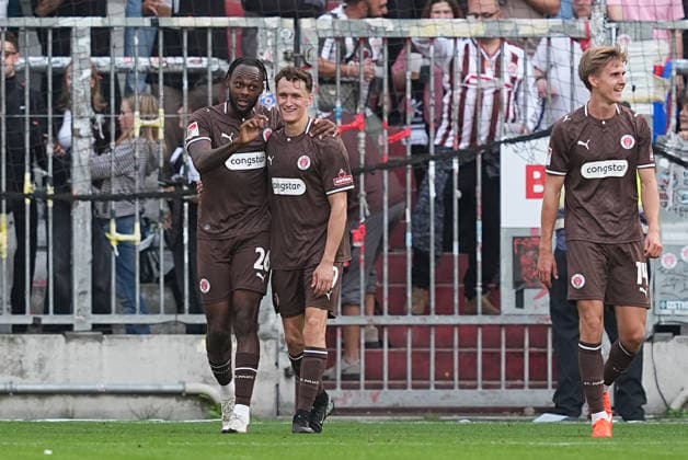 October 3, 2026, xydrx, Men s, Soccer, Friendly Match, FC St. Pauli vs. Borussia Mönchengladbach, 2026–2027 Season, Millerntor Stadium: Goal celebration after FC St. Pauli’s 1–1 goal scored by Ricky Jade Jones (FC St. Pauli, 26) alongside Martijn Kaars (FC St. Pauli), 19 Erik Ahlstrand (FC St. Pauli), 14 DFB regulations prohibit any use of photographs as image sequences and or quasi-video Copyright: HMBxMedia YannisxDreimann
