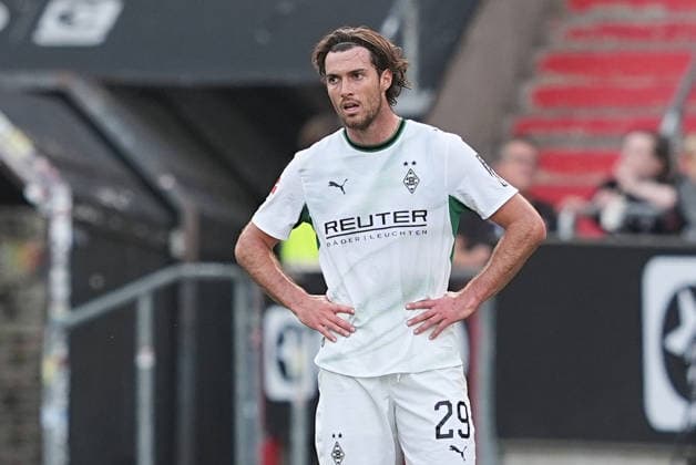 October 3, 2026, xydrx, Men s, Soccer, Friendly Match, FC St. Pauli vs. Borussia Mönchengladbach, 2026–2027 Season, Millerntor Stadium, Joe Scally, Borussia Mönchengladbach, 29, disappointed after conceding the goal that tied the score at 1–1 for FC St. Pauli. DFB regulations prohibit any use of photographs as image sequences and or quasi-video. Copyright: HMBxMedia YannisxDreimann