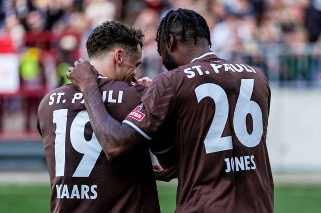 Germany Soccer 2. Bundesliga, 1. Bundesliga, Friendly Match, 2026–27 Season, FC St. Pauli vs. Borussia Mönchengladbach, Millerntor Stadium, Hamburg, St. Pauli, Ricky Jade Jones (FC St. Pauli, No. 26) with Martijn Kaars (FC St. Pauli, No. 19), celebrating the 1–1 tie Copyright: xStefanxTrochax