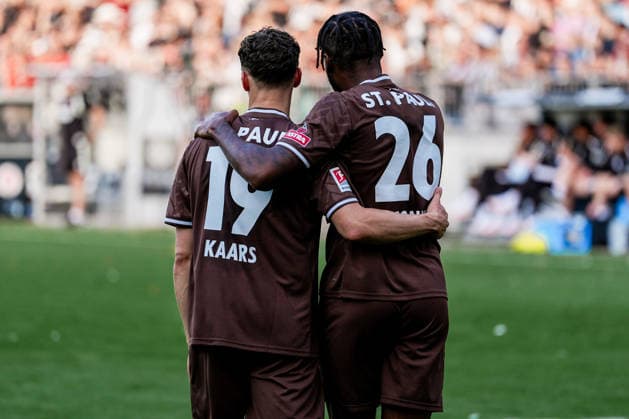 Germany Soccer 2. Bundesliga, 1. Bundesliga, Friendly Match, 2026–27 Season, FC St. Pauli vs. Borussia Mönchengladbach, Millerntor Stadium, Hamburg, St. Pauli, Ricky Jade Jones (FC St. Pauli, No. 26) with Martijn Kaars (FC St. Pauli, No. 19), celebrating the 1–1 tie Copyright: xStefanxTrochax