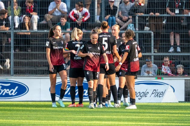 Germany Google Pixel Women s Bundesliga 2026–2027, Matchday 6, 1. FC Köln vs. SC Freiburg, Saturday, October 3, 2026, Franz Kremer Stadium, Cologne, Westphalia: Goal and goal celebration for the 1–0 by Carina Brunold (SC Freiburg), 14; joy, emotions, and celebration with Julia Stierli (SC Freiburg), 5, and Nicole Ojukwu (SC Freiburg), 6; Cologne, Franz Kremer Stadium, Cologne, Germany Copyright: xOrhanxHabashx