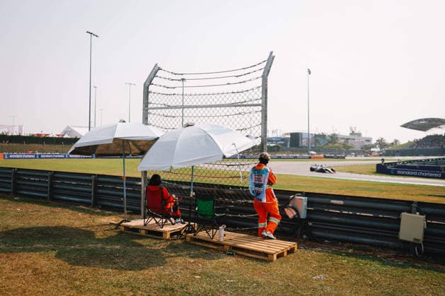 F1 - BAHRAIN GRAND PRIX IN MALAYSIA 2026 marshall, commissaire de piste, marshal, marshalls, marshals during the 2026 Formula 1 Bahrain Grand Prix in Malaysia, 16th round of the 2026 Formula One World Championship, WM, Weltmeisterschaft from October 2 to 4, 2026 on the Sepang International Circuit, in Sepang, Malaysia - SepangMalaysia Copyright: xANTONINxVINCENTx