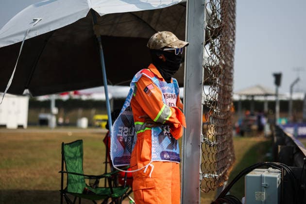 F1 - BAHRAIN GRAND PRIX IN MALAYSIA 2026 marshall, commissaire de piste, marshal, marshalls, marshals during the 2026 Formula 1 Bahrain Grand Prix in Malaysia, 16th round of the 2026 Formula One World Championship, WM, Weltmeisterschaft from October 2 to 4, 2026 on the Sepang International Circuit, in Sepang, Malaysia - SepangMalaysia Copyright: xANTONINxVINCENTx