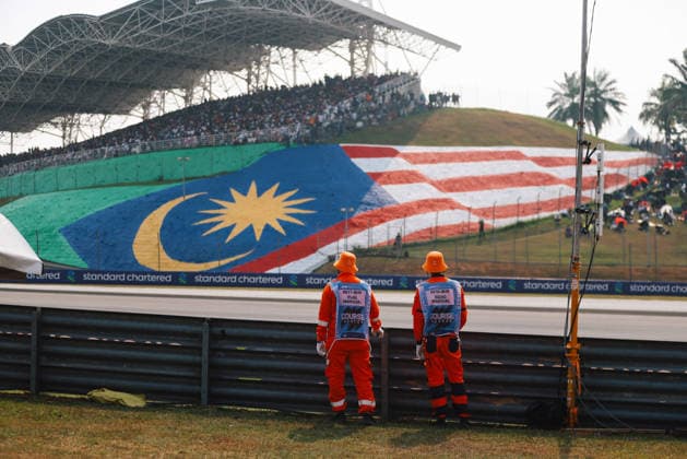 F1 - BAHRAIN GRAND PRIX IN MALAYSIA 2026 marshall, commissaire de piste, marshal, marshalls, marshals during the 2026 Formula 1 Bahrain Grand Prix in Malaysia, 16th round of the 2026 Formula One World Championship, WM, Weltmeisterschaft from October 2 to 4, 2026 on the Sepang International Circuit, in Sepang, Malaysia - SepangMalaysia  Copyright: xANTONINxVINCENTx