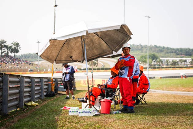 F1 - BAHRAIN GRAND PRIX IN MALAYSIA 2026 marshall, commissaire de piste, marshal, marshalls, marshals during the 2026 Formula 1 Bahrain Grand Prix in Malaysia, 16th round of the 2026 Formula One World Championship, WM, Weltmeisterschaft from October 2 to 4, 2026 on the Sepang International Circuit, in Sepang, Malaysia - SepangMalaysia Copyright: xANTONINxVINCENTx