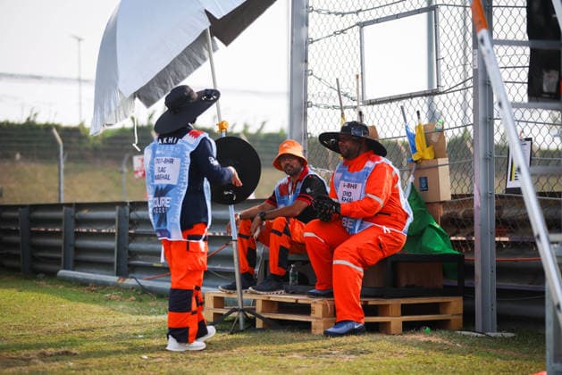 F1 - BAHRAIN GRAND PRIX IN MALAYSIA 2026 marshall, commissaire de piste, marshal, marshalls, marshals during the 2026 Formula 1 Bahrain Grand Prix in Malaysia, 16th round of the 2026 Formula One World Championship, WM, Weltmeisterschaft from October 2 to 4, 2026 on the Sepang International Circuit, in Sepang, Malaysia - SepangMalaysia Copyright: xANTONINxVINCENTx