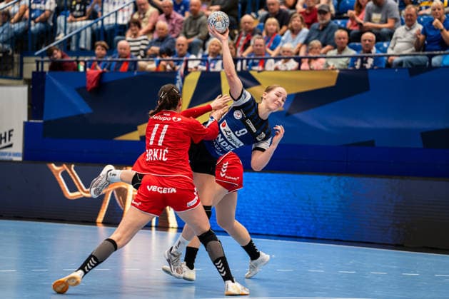 HSG Blomberg Lippe (GER) vs. HC Podravka (CRO), Handball, EHF Champions League Women, Group Stage, October 3, 2026, 2026–2027 Season, Lemgo’s Nieke Kuehne of HSG Blomberg Lippe, No. 9, takes a shot on goal against Mia Brkic of HC Podravka, No. 11, at the Phoenix Contact Arena in Lemgo, Germany