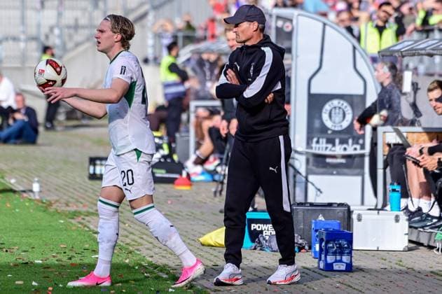 20 David Herold Alexander Blessin Coach, Gladbach, Germany; Hamburg, Millerntor Stadium; soccer; Bundesliga 1 and 2; FC St. Pauli, Borussia Mönchengladbach