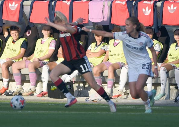 October 3, 2026, xhbx, Soccer Google Pixel Women s Bundesliga, Eintracht Frankfurt vs. FC Bayern Munich, Nina Lührßen (Eintracht Frankfurt Women s Team), Sophie Proost (FC Bayern Munich Women s Team), Frankfurt am Main