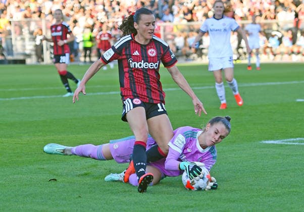 October 3, 2026, xhbx, Soccer Google Pixel Women s Bundesliga, Eintracht Frankfurt vs. FC Bayern Munich, Hayley Raso (Eintracht Frankfurt Women s Team), Eno Mahmutovic (FC Bayern Munich Women s Team), Frankfurt am Main