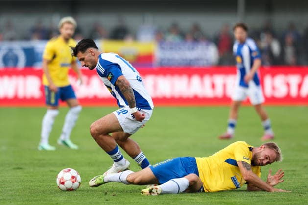 October 3, 2026, Soccer, Men s, Regionalliga Nord, Matchday 12, BSV Kickers Emden vs. SV Todesfelde: Semin Kojic (10, BSV Kickers Emden) in a tackle with Tyler Körting (25, SV Todesfelde)