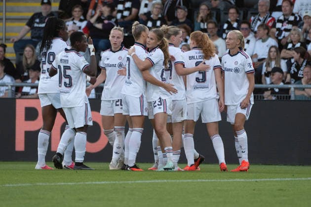 October 3, 2026, xhfmx, Soccer, Google Pixel, Women s Bundesliga, Eintracht Frankfurt, FC Bayern Munich. The FC Bayern Munich women s team celebrates their 0-1 goal in Frankfurt. Goal, Cheers, Celebration, Frankfurt am Main