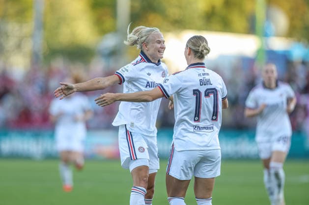 GER, Frankfurt, Eintracht Frankfurt vs. FC Bayern Munich, Google Pixel Women s Bundesliga, Soccer, DFB, 2026–2027 Season, Stadion am Brentanobad, Matchday 6 in Pictures: Klara Bühl, FC Bayern Munich Women s U-17, Goal, Celebration and Joy, Emotions with Pernille Harder, FC Bayern Munich Women’s U-17, DFB, DFL REGULATIONS PROHIBIT ANY USE OF PHOTOGRAPHS AS IMAGE SEQUENCES AND OR QUASI-VIDEO, October 3, 2026 Copyright: HMBxMedia HendrikxHamelau