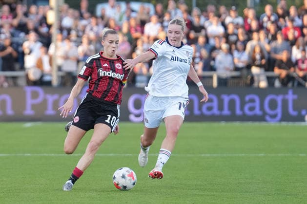 Germany Soccer Google Pixel Women s Bundesliga 2026 2027, Matchday 6: SV Eintracht Frankfurt vs. FC Bayern Munich at Brentanobad in Frankfurt; Laura Freigang (SGE), No. 10, in a tackle with Alara Sehitler (FCB), No. 14 Copyright: xTobiasxWentzellx