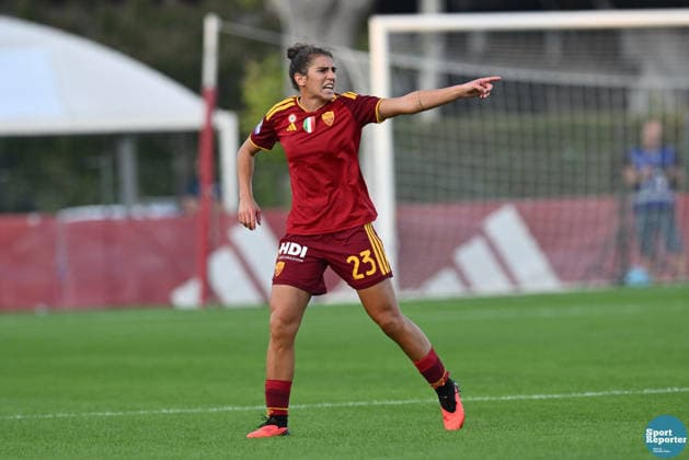 IPA89263843 - Valentina Bergamaschi of A.S. Roma during the Serie A Women s league match between Roma and Lazio, the AS Roma vs. SS Lazio Women match in the Italian Serie A Women s league, held in Rome, Italy, on October 3, 2026 Copyright: xClaudioxEnea IPAxSportx xx IPA89263843