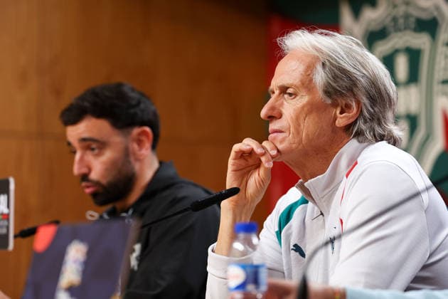 Porto, Portugal, October 3: Bruno Fernandes of Portugal and Portugal s head coach, Jorge Jesus, during the press conference ahead of the UEFA Nations League 2026–27 League Phase Matchday 4 match between Portugal and Norway at Estádio do Dragão in Porto, Portugal Copyright: HMBxMedia JoaquimxFerreira
