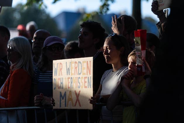 Cycling: UCI ProSeries Men s Elite 20 Sparkassen Münsterland Giro on October 3, 2026. A fan holds a sign that reads, We ll miss you, Max, for Maximilian Richard Walscheid (Lidl Trek). xJRx