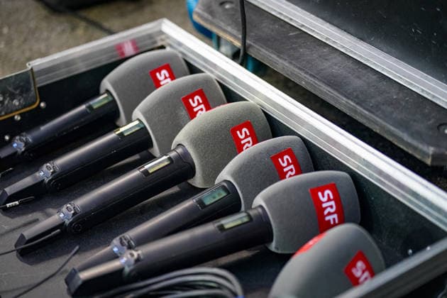 Soccer: UEFA Nations League 2026–2027, Matchday 3: Switzerland vs. Slovenia at Swissporarena Lucerne. Several SRF wireless microphones are in an open carrying case, ready for interviews or an SRF media production. SRF, Swiss Radio and Television, microphone, wireless microphone, handheld microphone, microphone case, media, television, TV, broadcasting, journalism, press, interview, media relations, reporting, broadcast, broadcast technology, audio technology, equipment, gear, technology, close-up Copyright: xJOERANxSTEINSIEKx