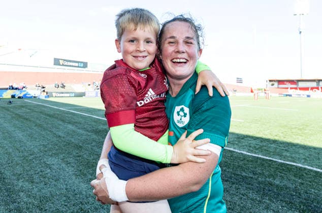 Women s International Test Match, Virgin Media Park, Cork 3 10 2026 Ireland vs Japan Ireland s Enya Breen celebrates with a young fan after the match Enya Breen celebrates with a young fan after the match 3 10 2026 Copyright: xDanxClohessyx DC91182 copy