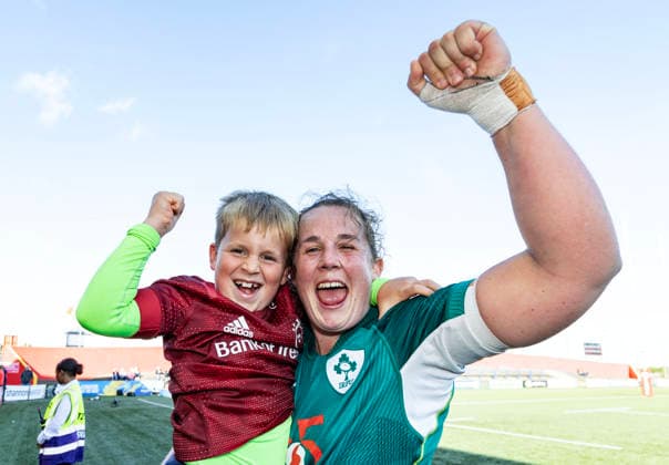 Women s International Test Match, Virgin Media Park, Cork 3 10 2026 Ireland vs Japan Ireland s Enya Breen celebrates with a young fan after the match Enya Breen celebrates with a young fan after the match 3 10 2026 Copyright: xDanxClohessyx DC91183 copy