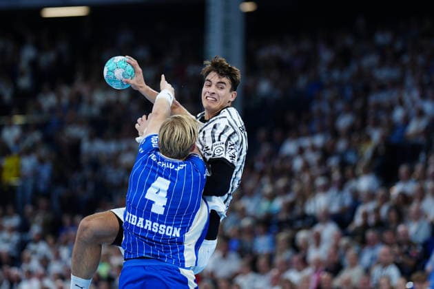 Ellidi Snaer Vidarsson, VfL Gummersbach, 04; Julian Köster, THW Kiel, 07 GER; THW Kiel vs. VfL Gummersbach, Handball, 1st Bundesliga, Matchday 7, 2026–2027 Season, October 3, 2026 GER, THW Kiel vs. VfL Gummersbach, Handball, 1st Bundesliga, Matchday 7, 2026–2027 Season, October 3, 2026 Kiel Copyright: xEibner-Pressefoto MarcelxvonxFehrnx EP_MFN