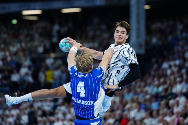 Ellidi Snaer Vidarsson, VfL Gummersbach, 04; Julian Köster, THW Kiel, 07 GER; THW Kiel vs. VfL Gummersbach, Handball, 1st Bundesliga, Matchday 7, 2026–2027 Season, October 3, 2026 GER, THW Kiel vs. VfL Gummersbach, Handball, 1st Bundesliga, Matchday 7, 2026–2027 Season, October 3, 2026 Kiel Copyright: xEibner-Pressefoto MarcelxvonxFehrnx EP_MFN