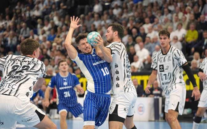 Photo: Alex DUJSHEBAEV scoring a goal for Gummersbach against Veron Nacinovic, Kiel Men s Handball 1st Bundesliga on Sat, Oct 3, 2026, THW Kiel vs. VfL Gummersbach