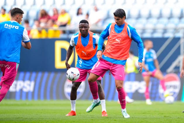 October 3, 2026, Cadiz, Cadiz, Spain: Alvaro Morata of CD Leganes warms up during the Spanish league, LaLiga Hypermotion, football match played between Cadiz CF and CD Leganes at JP Financial stadium on October 3, 2026, in Cadiz, Spain. Cadiz Spain - ZUMAa181 20261003_zaa_a181_019 Copyright: xJoaquinxCorcherox