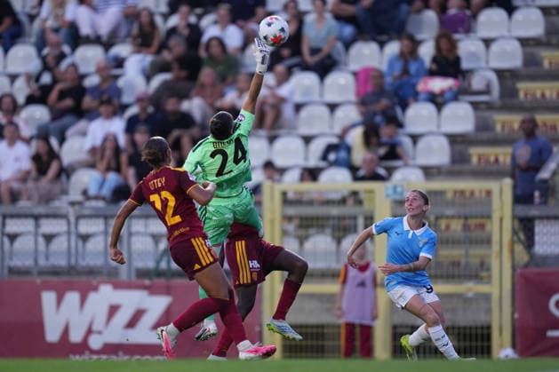 Lazio™s Noemi Visentin Roma™s goalkeeper Rachele Baldi during the Serie A Women soccer match between Roma and Lazio at the Rome s Tre Fontane stadium, Italy - Saturday October 3, 2026 - Soccer ( Photo by Alfredo Falcone LaPresse )  Copyright: xAlfredoxFalcone LaPressex