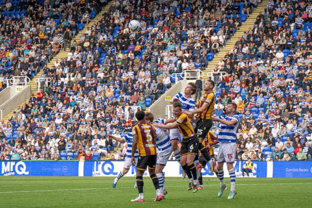Reading v Bradford City, EFL Sky Bet League 1 Bradford defending a cross during the EFL Sky Bet League 1 match between Reading and Bradford City at the Select Car Leasing Stadium, Reading, UK on 3 October 2026. Reading Select Car Leasing Stadium Berkshire UK Editorial use only DataCo restrictions apply See www.football-dataco.com , Copyright: xStevexBaileyx PSI-24965-0088